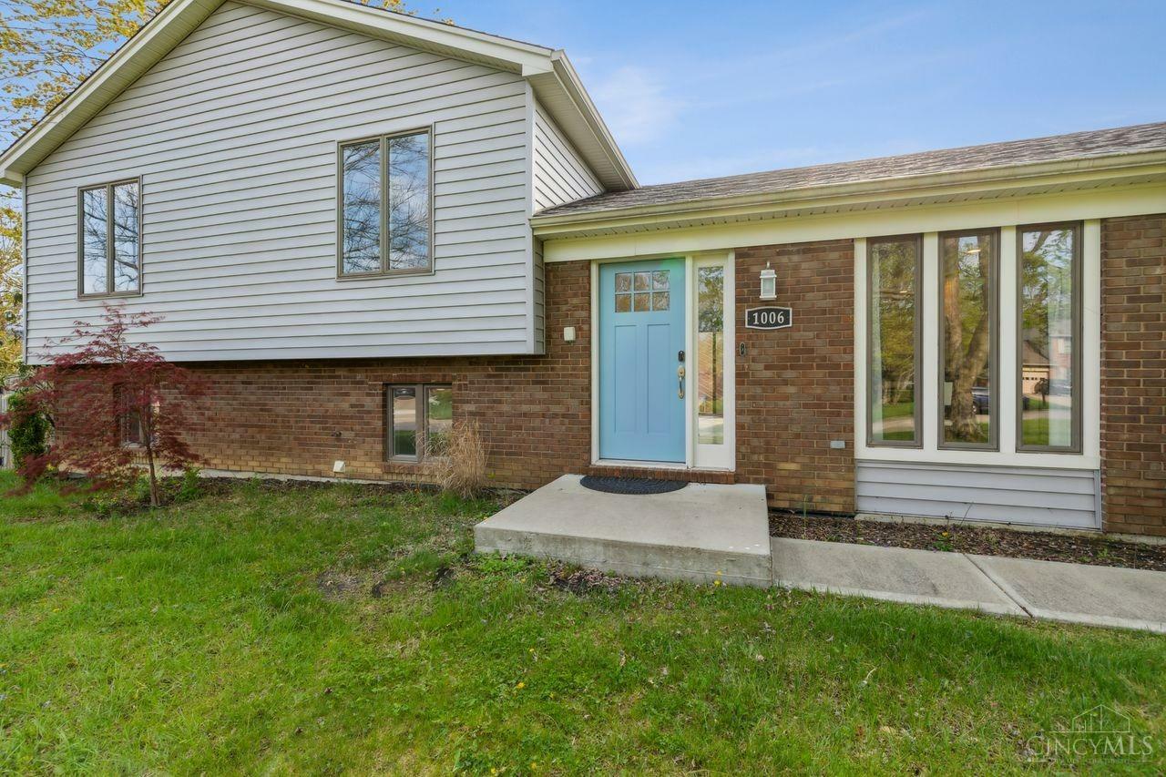Property Photo:  1006 Willow Lane  OH 45040 