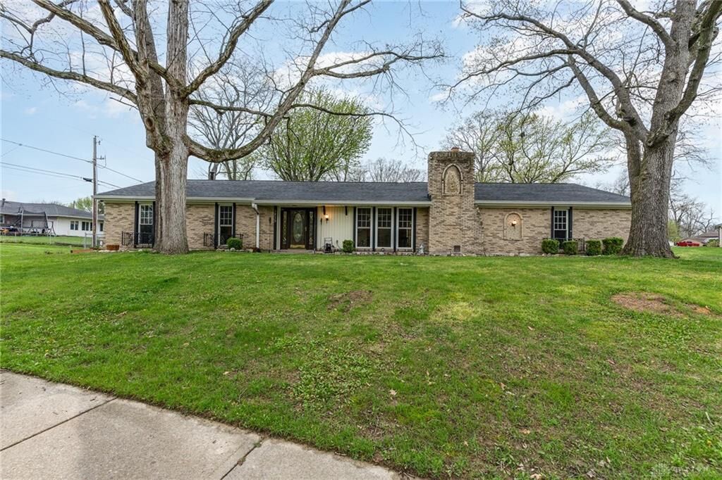 Property Photo: 1875 Southlawn Drive OH 45324