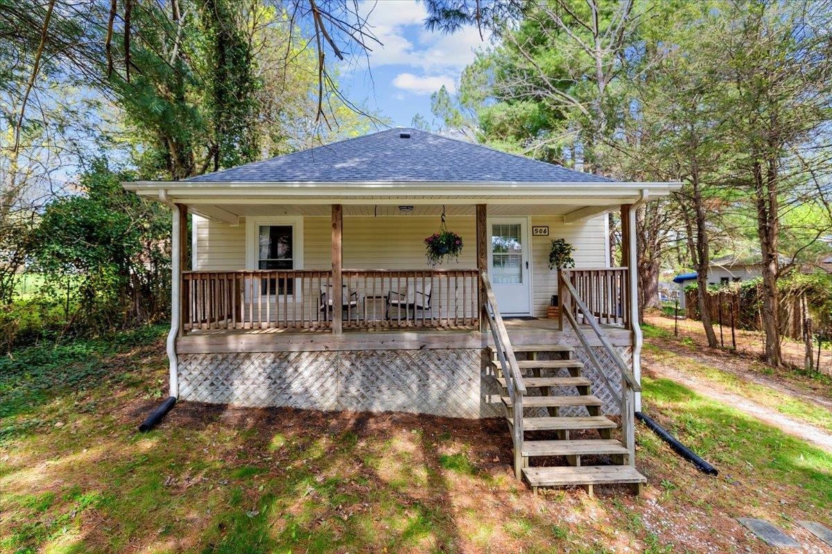 Property Photo:  506 Lester Street  VA 24073 