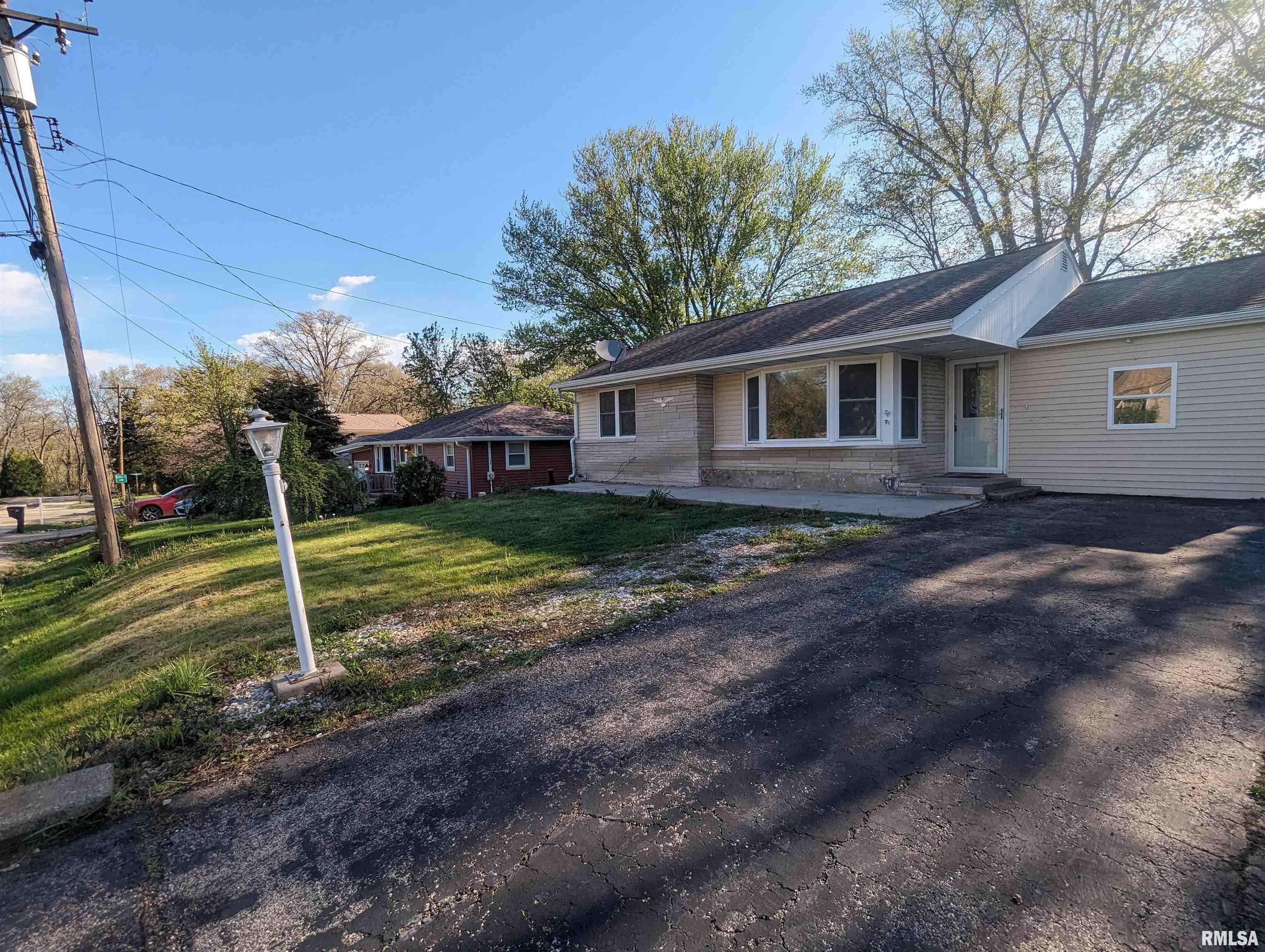 Property Photo:  600 Allyn Street  IL 61610 