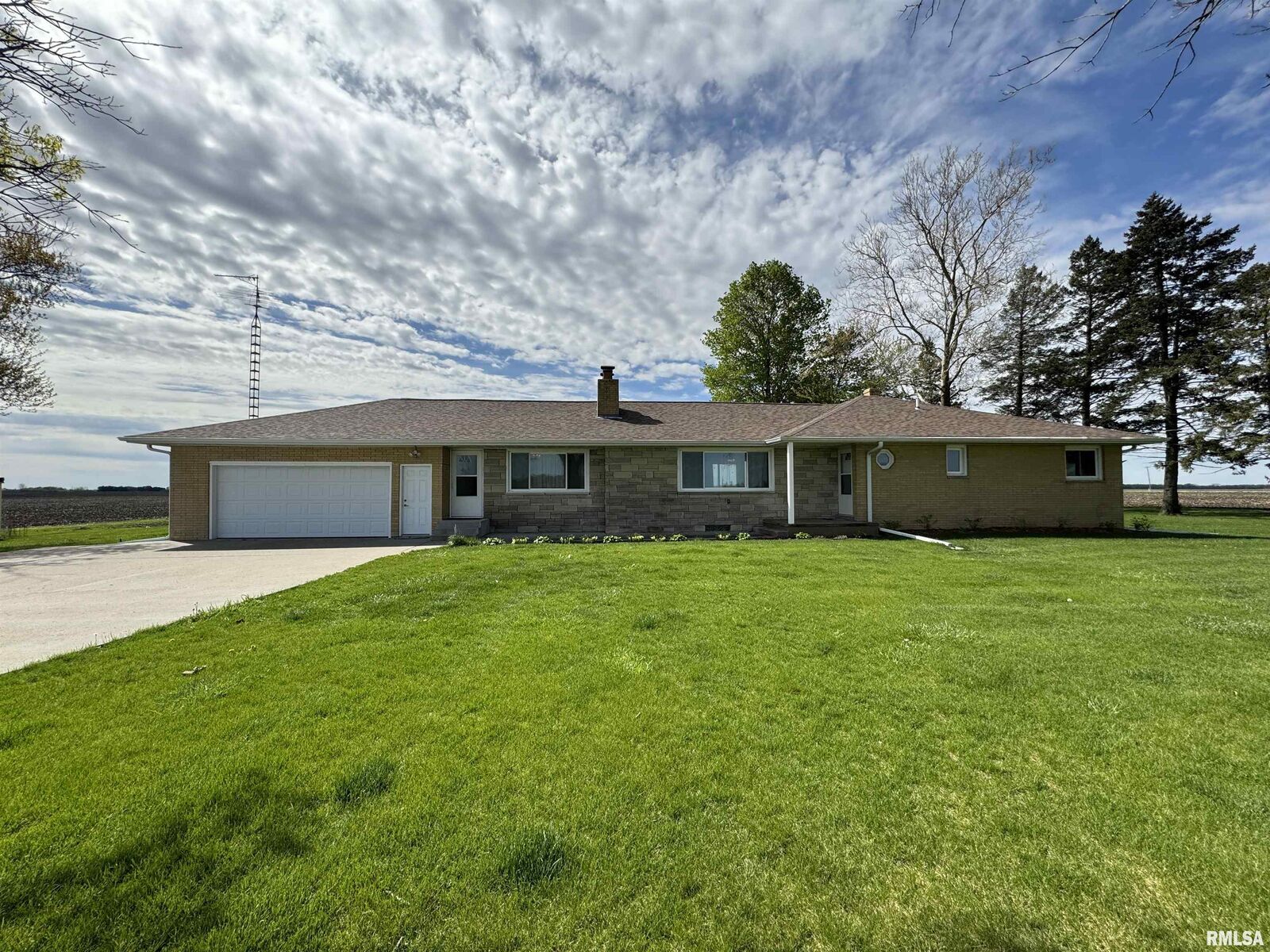Property Photo:  316 Knox Rd 2000 N Road  IL 61401 
