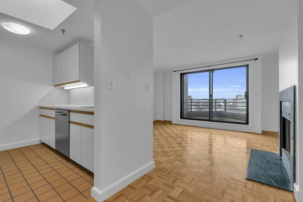 Property Photo:  390 Commonwealth Ave 809  MA 02215 