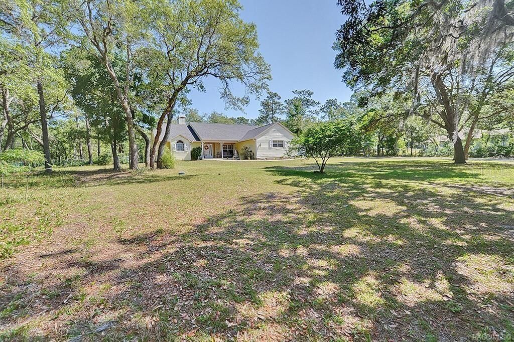 Property Photo: 1821 W Begonia Drive FL 34465