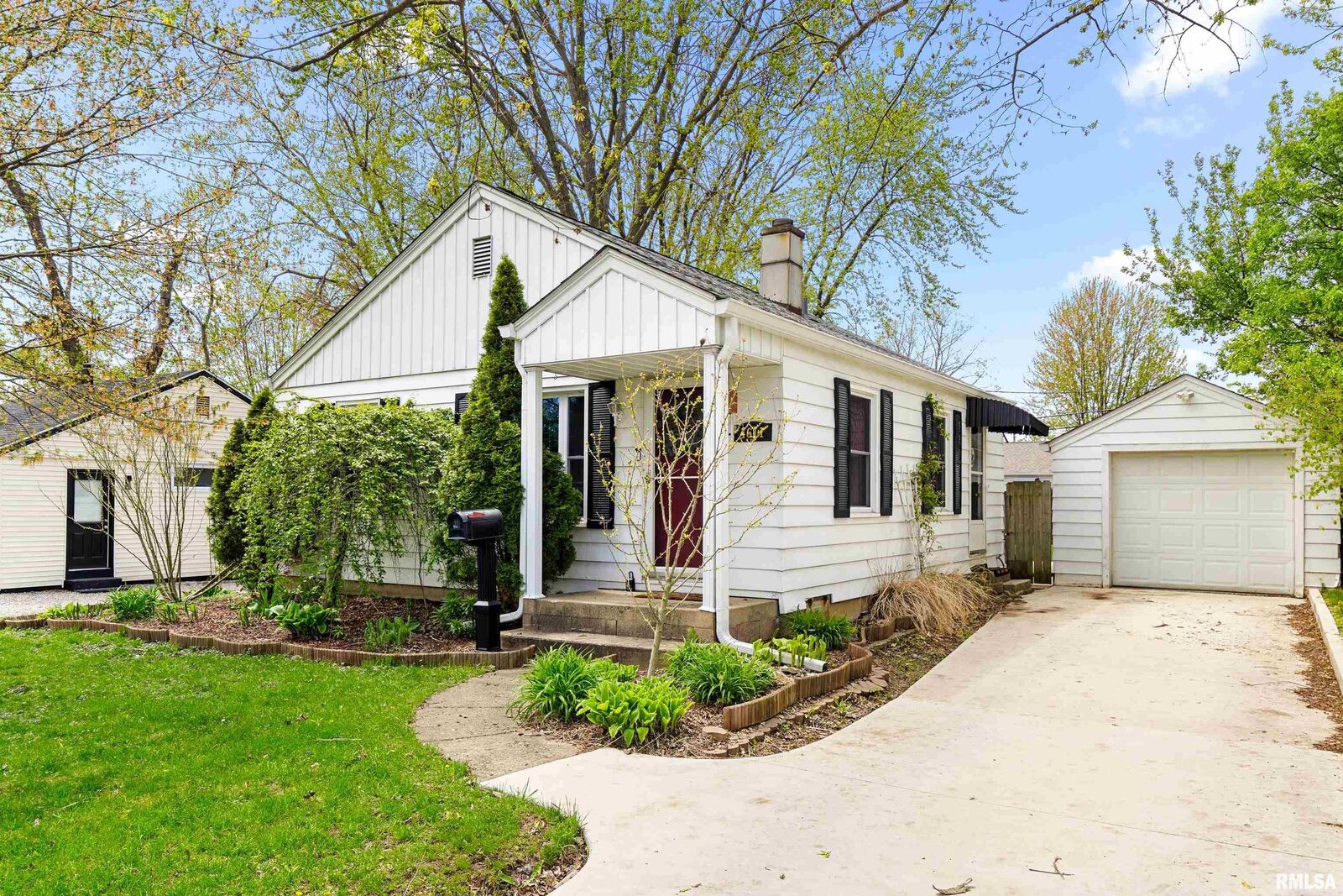Property Photo:  4611 N Edgebrook Drive  IL 61614 