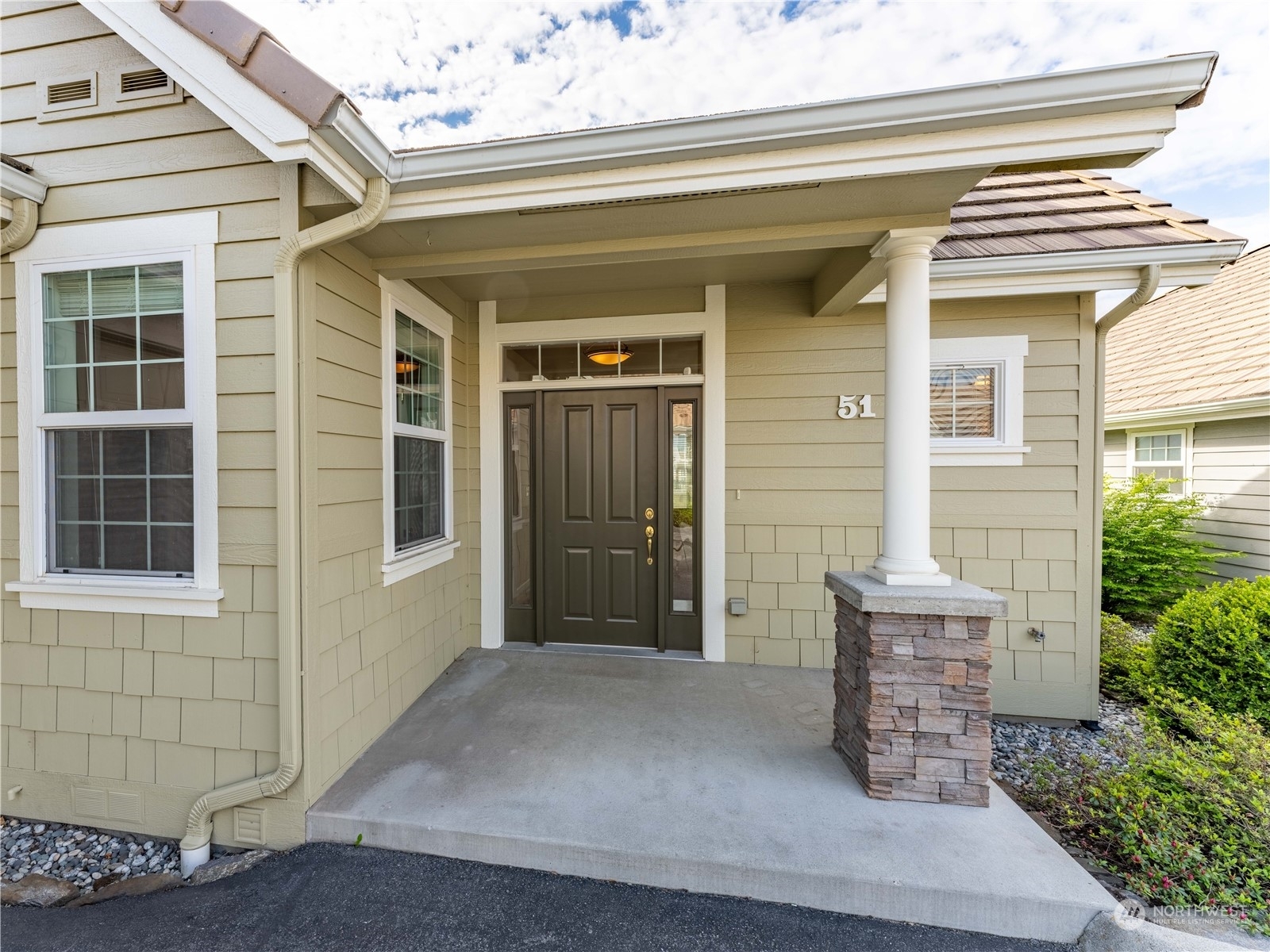 Property Photo:  1494 Eastmont 51  WA 98802 