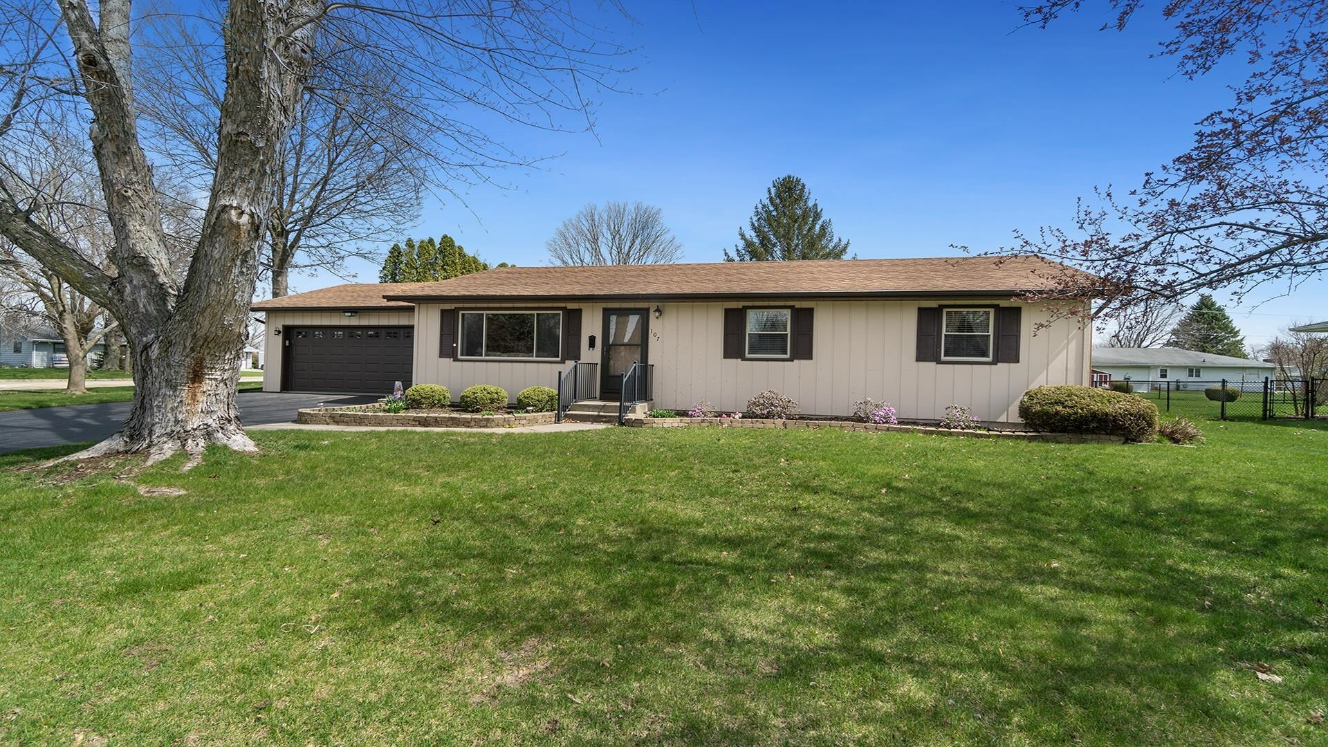 Property Photo:  107 N Perene Avenue  IL 61010 