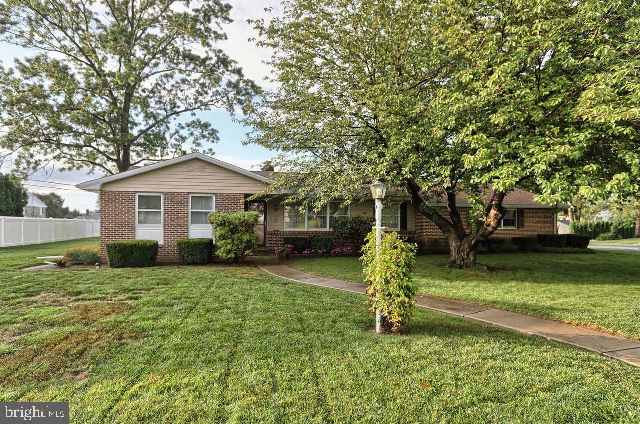 Property Photo:  409 Edgewood Drive  PA 17042 