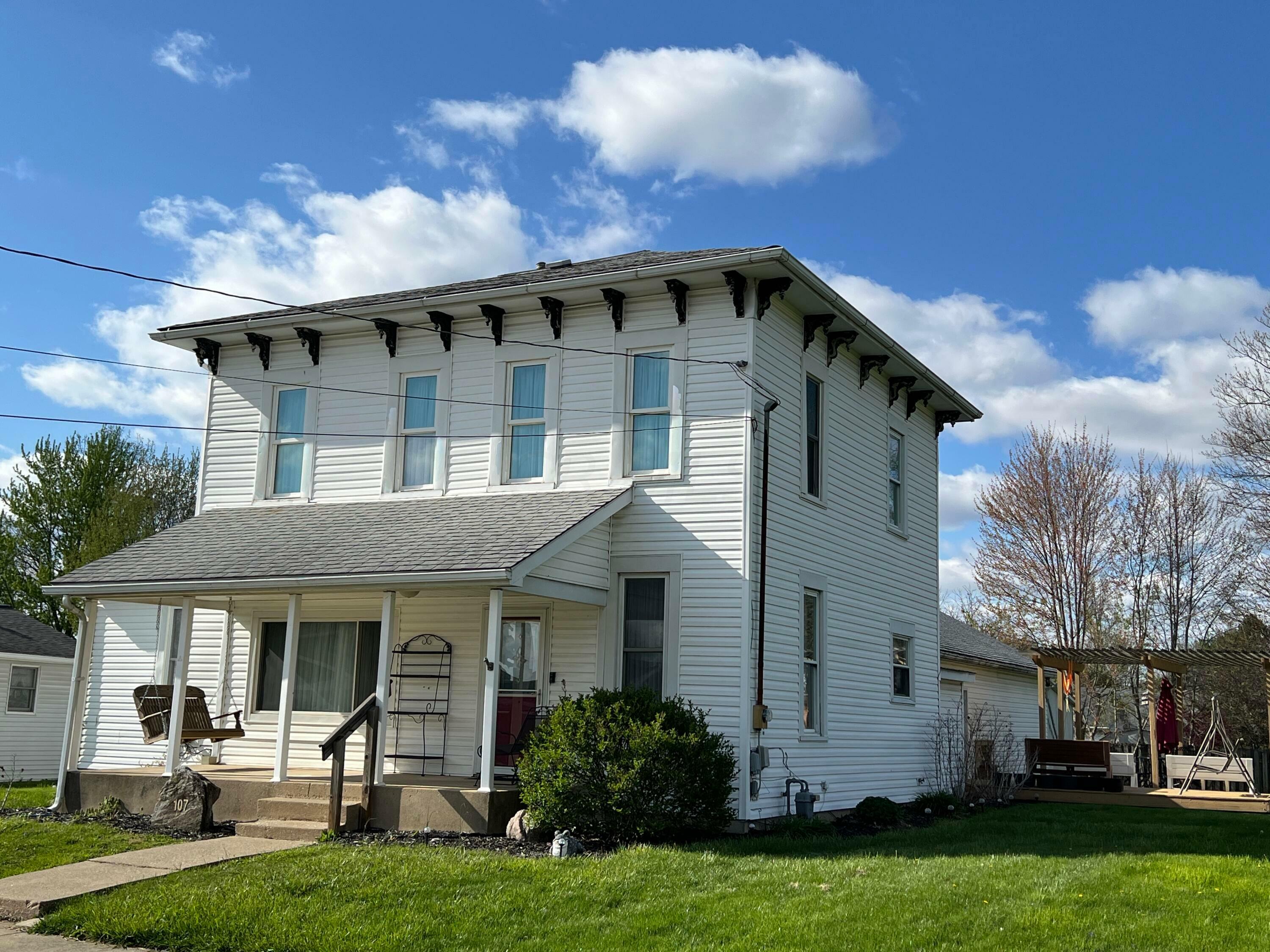 Property Photo:  107 Union Street  OH 43320 