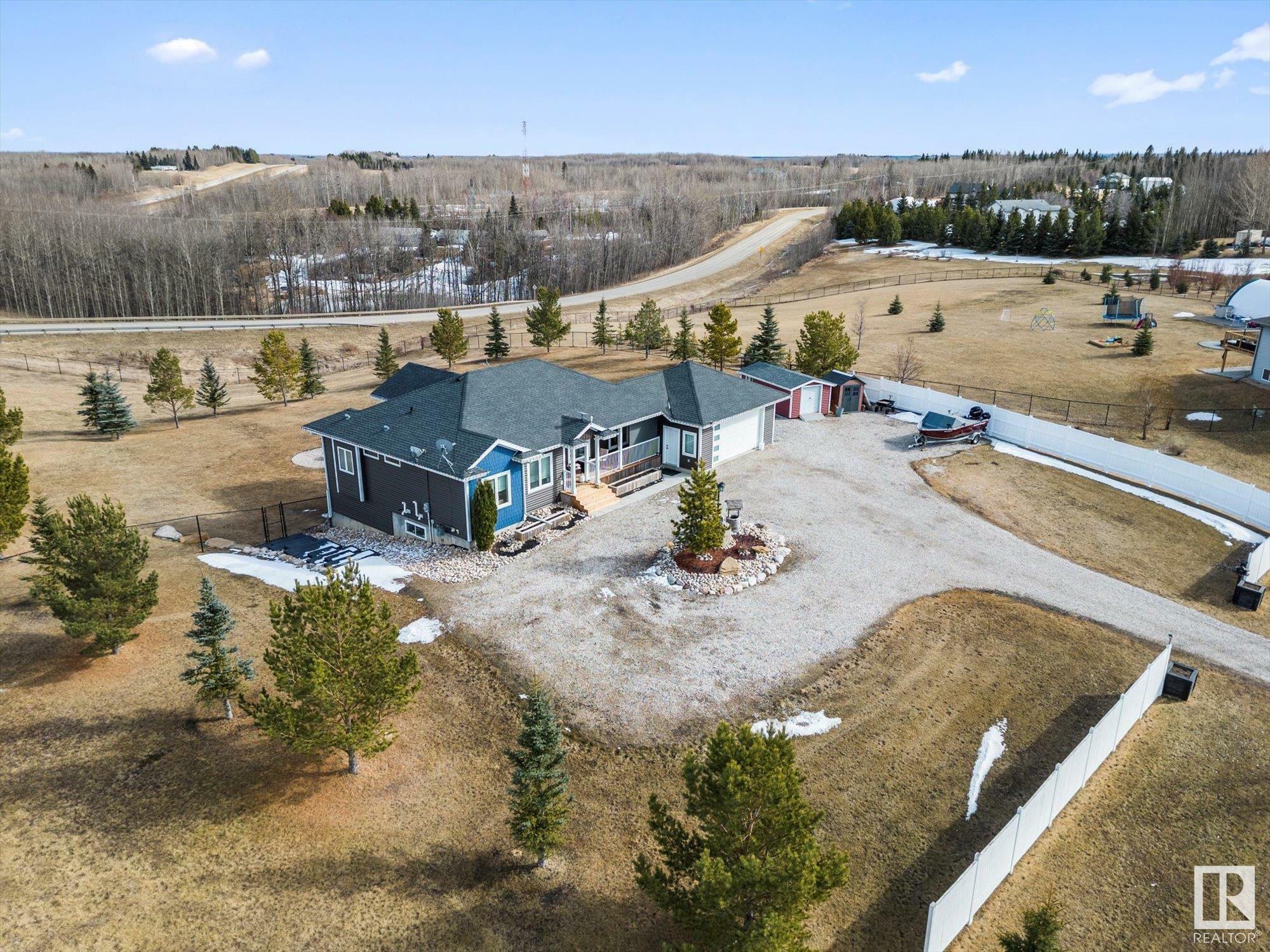 Property Photo:  53024 Rge Rd 15 41  AB T7Y 2T4 