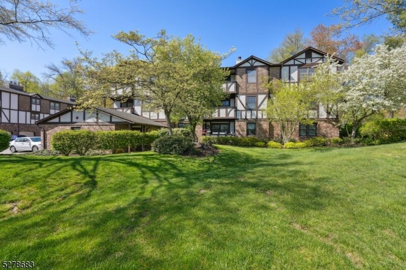 Property Photo:  22 Heritage Dr B  NJ 07928 