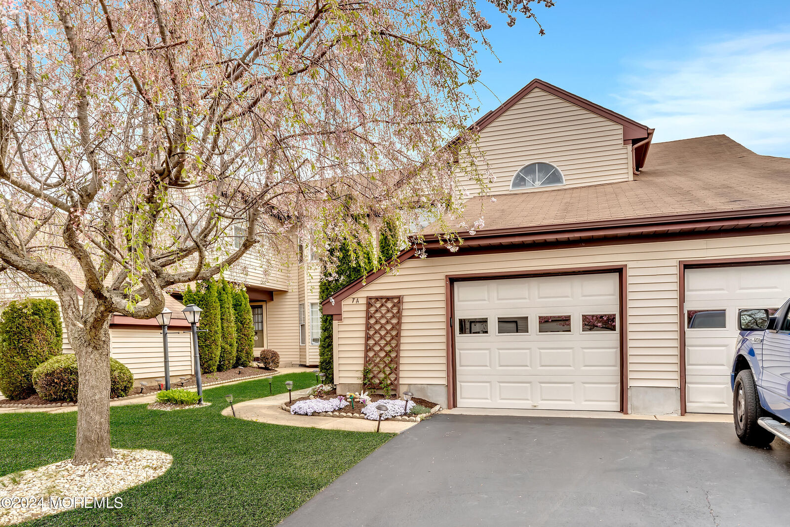 Property Photo:  7 Daniel Webster Avenue  NJ 08831 