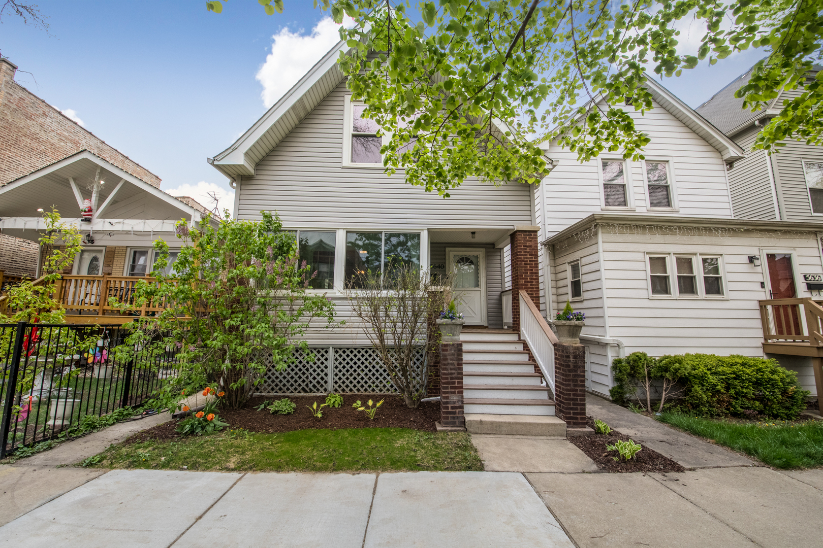 Property Photo:  5640 W Dakin Street  IL 60634 