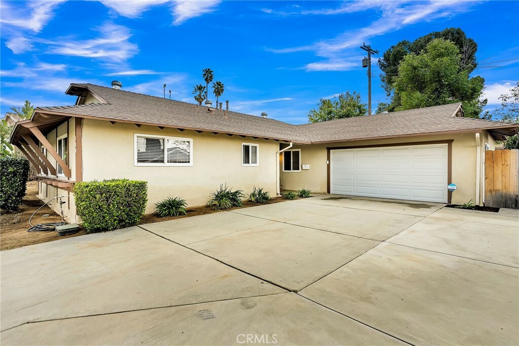Property Photo:  380 Glenhill Drive  CA 92507 