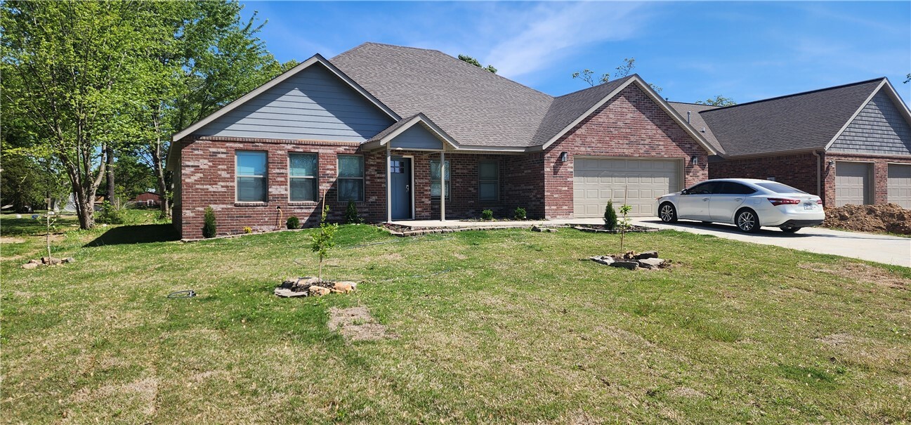 Property Photo:  1336 Crawford Street  AR 72734 