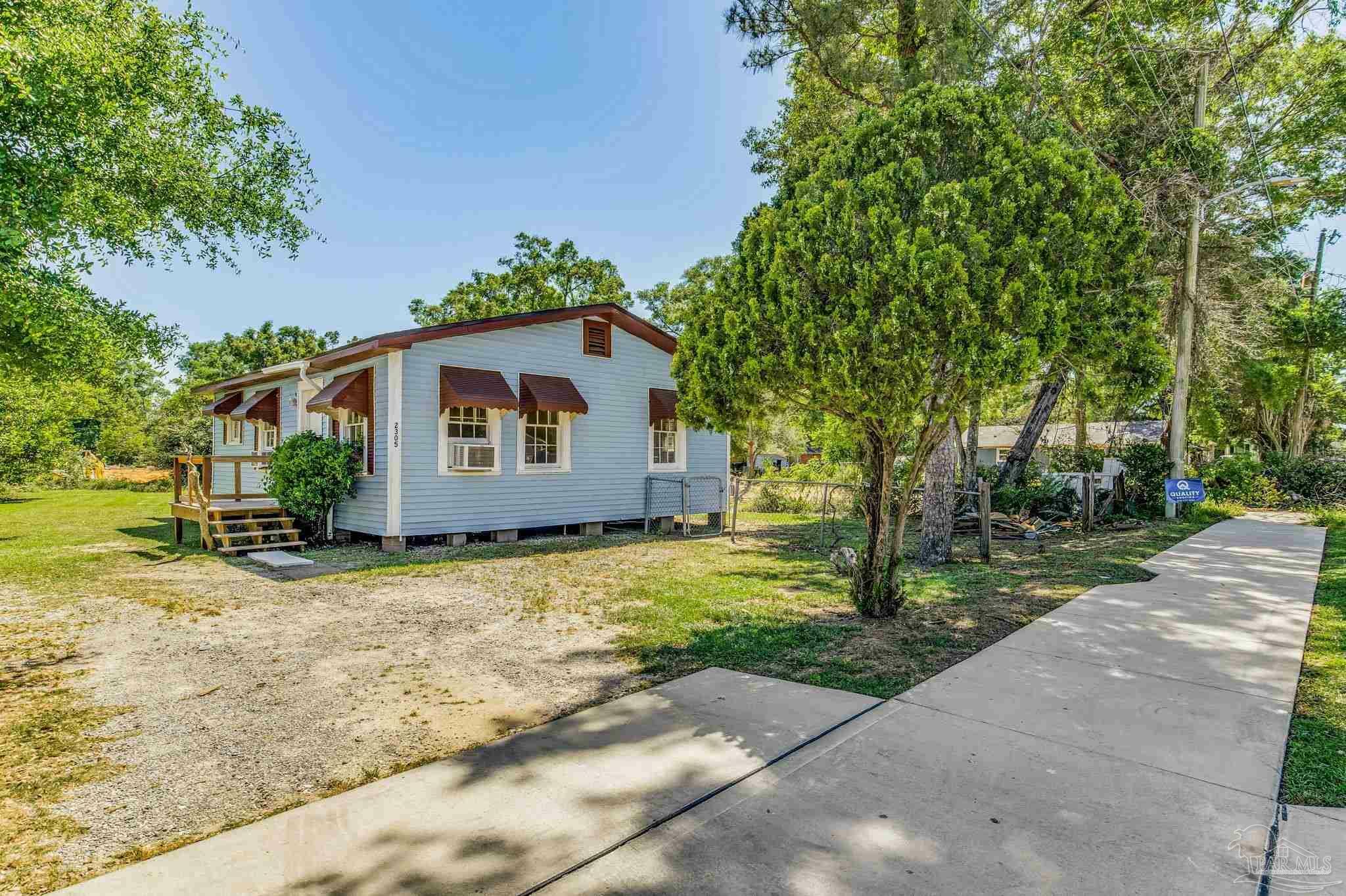 Property Photo:  2305 W Mallory St  FL 32505 