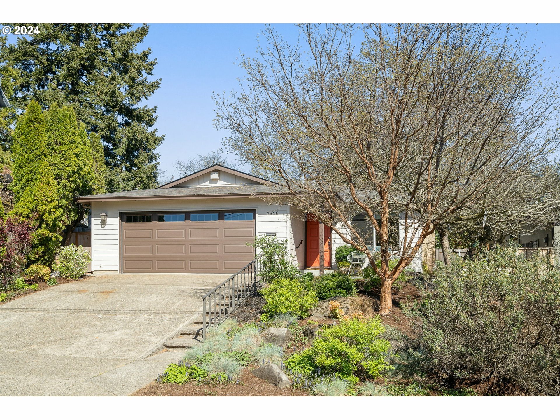 Property Photo:  4816 SE 36th Ave  OR 97202 