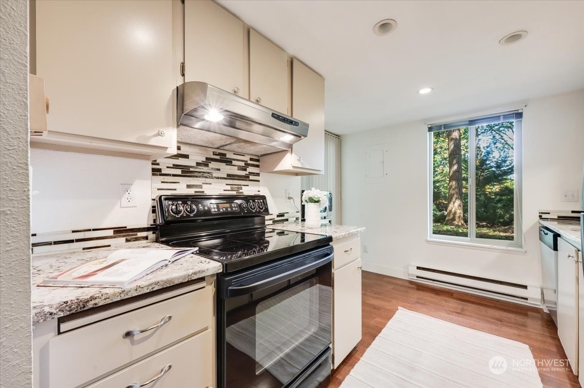 Property Photo: 4737 W Lake Sammamish Parkway SE A101 WA 98027