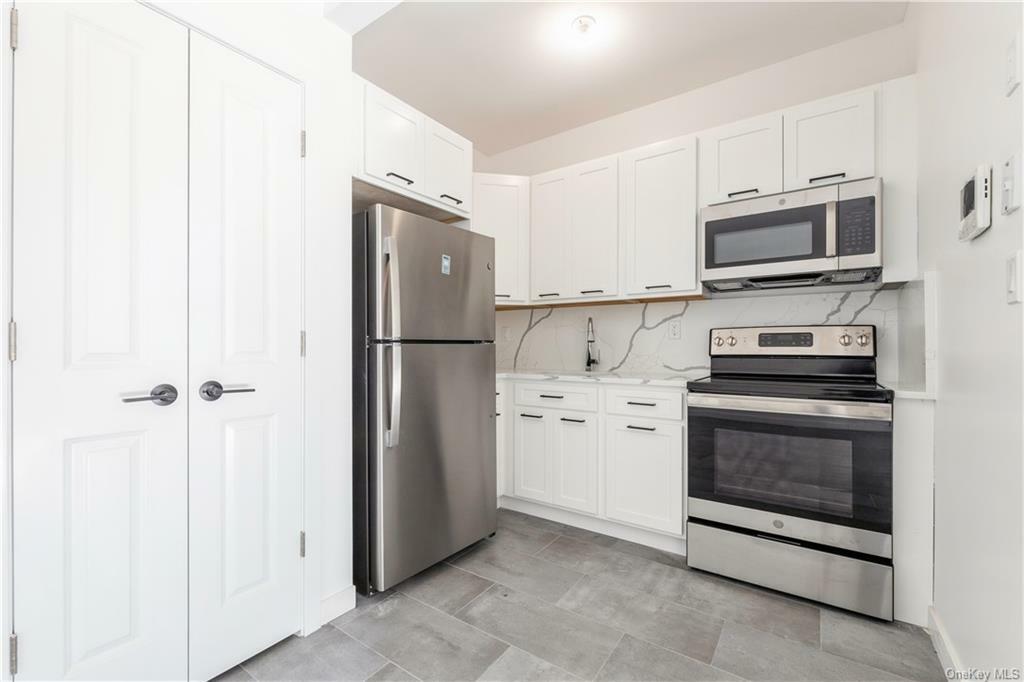 Property Photo:  962 S Route 9W 305  NY 10920 