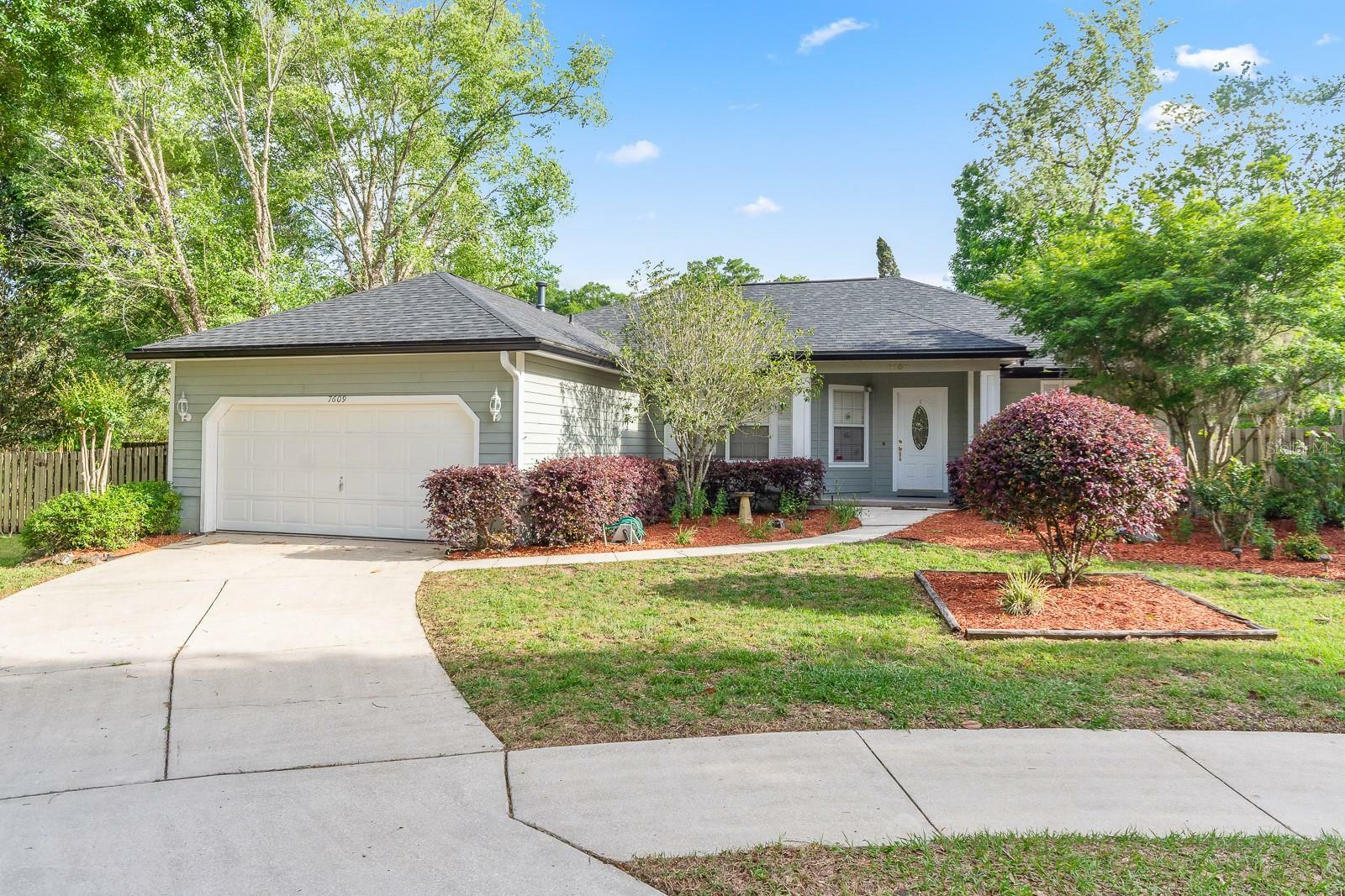Property Photo: 7609 SW 50th Road FL 32608