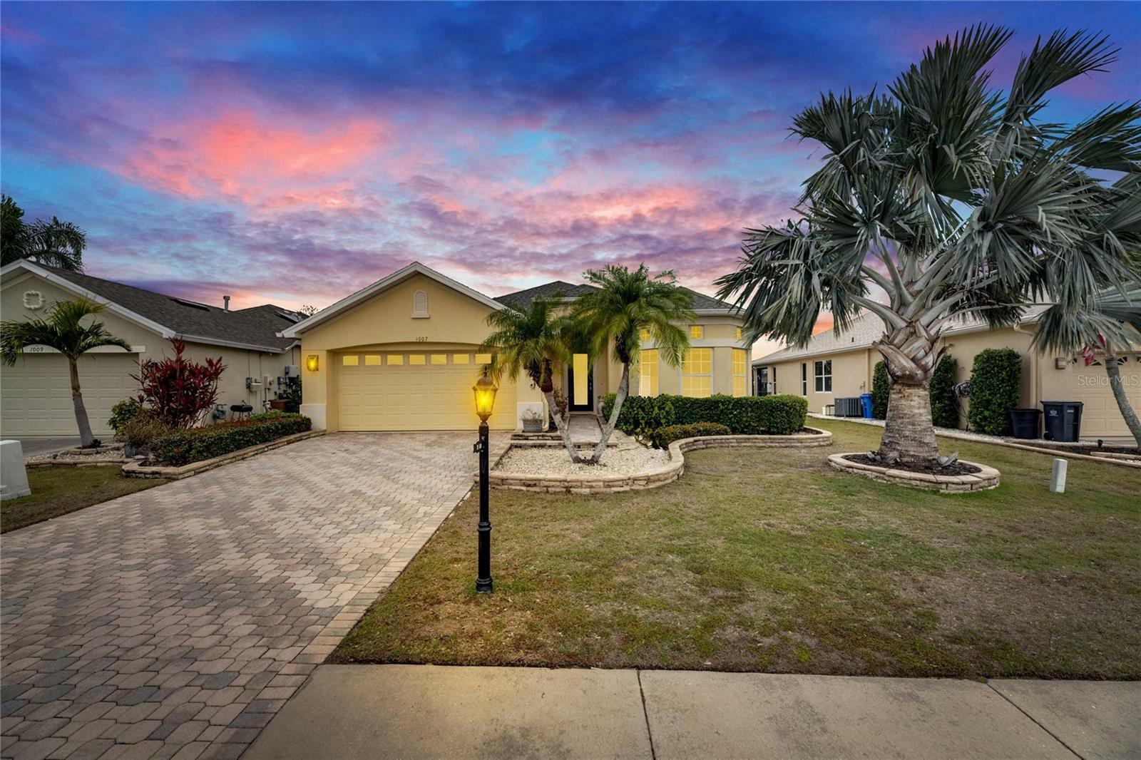 Property Photo:  1007 Emerald Dunes Drive  FL 33573 