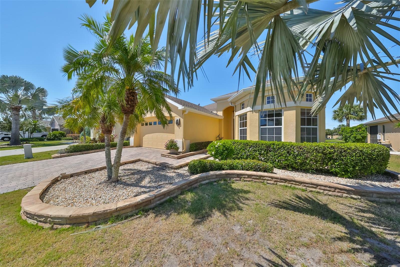 Property Photo:  1007 Emerald Dunes Drive  FL 33573 