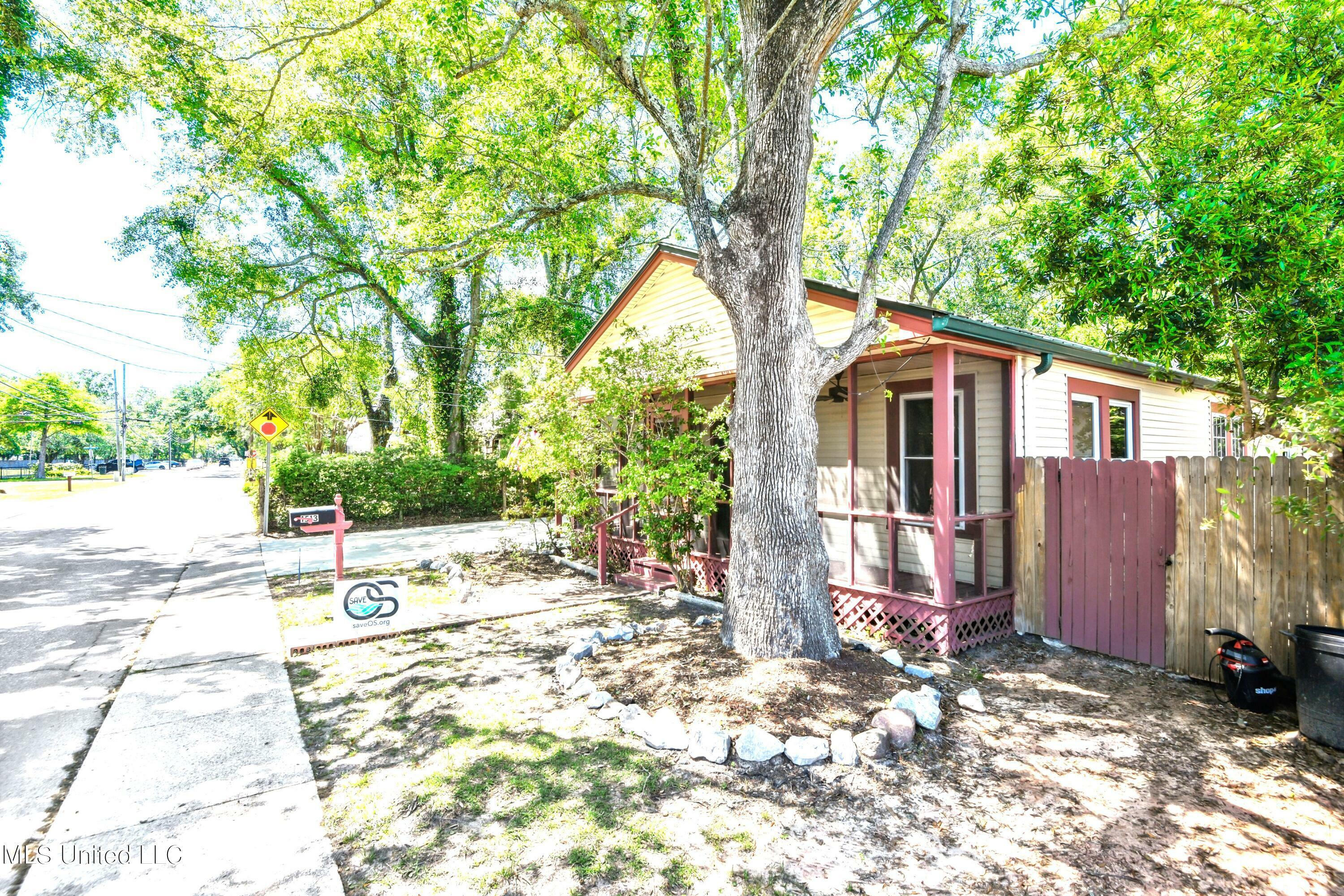 Property Photo:  1513 Porter Avenue  MS 39564 