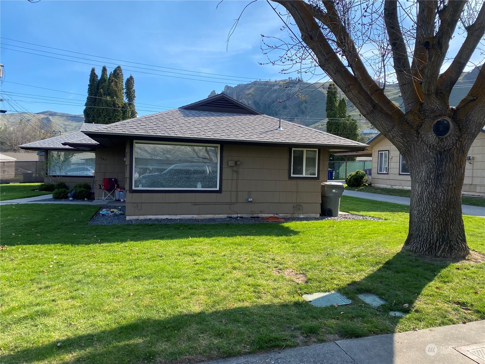 Property Photo:  1245 Montana Street  WA 98801 