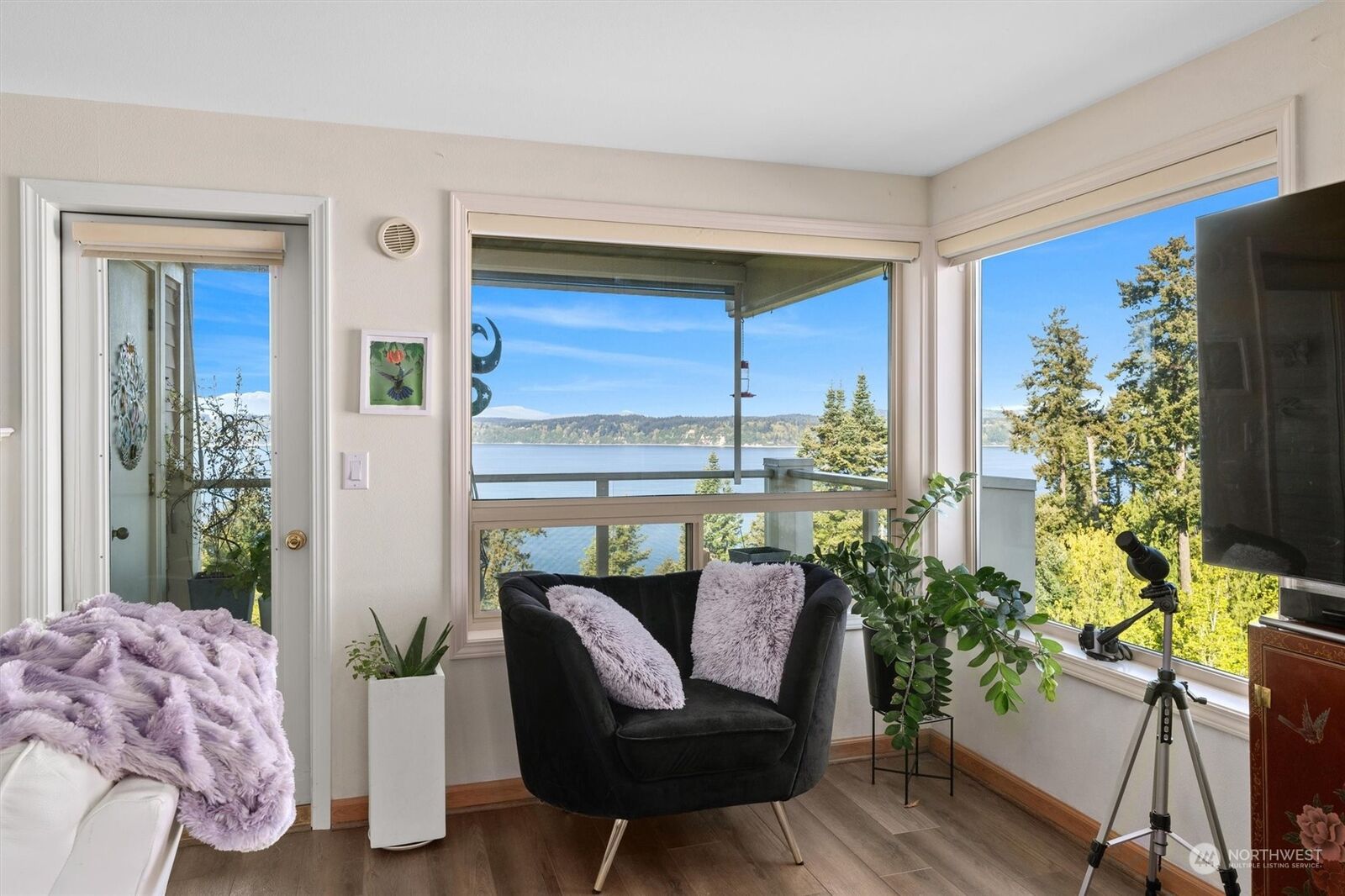 Property Photo: 8260 53rd Avenue W 401 WA 98275