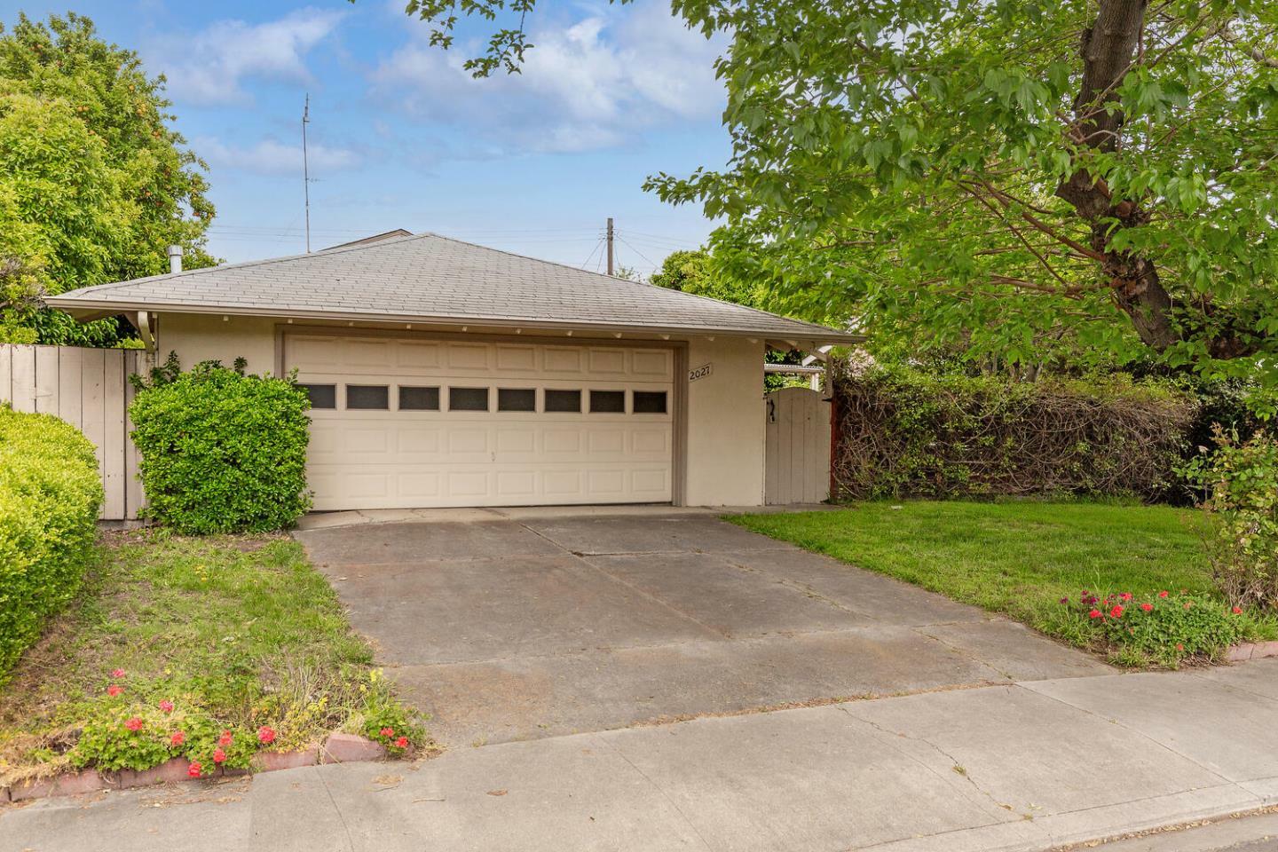 Property Photo:  2027 San Rafael Court  CA 95051 