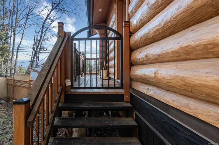 Property Photo: 109 Cranberry Rd BC V8K 2G9