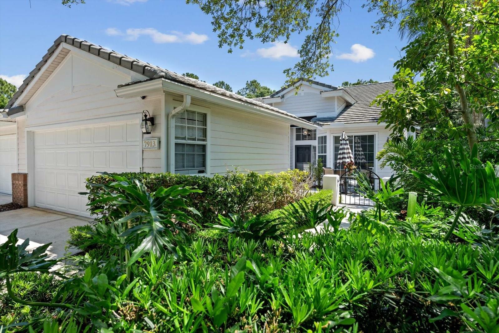 Property Photo: 7913 Whitebridge Glen FL 34201