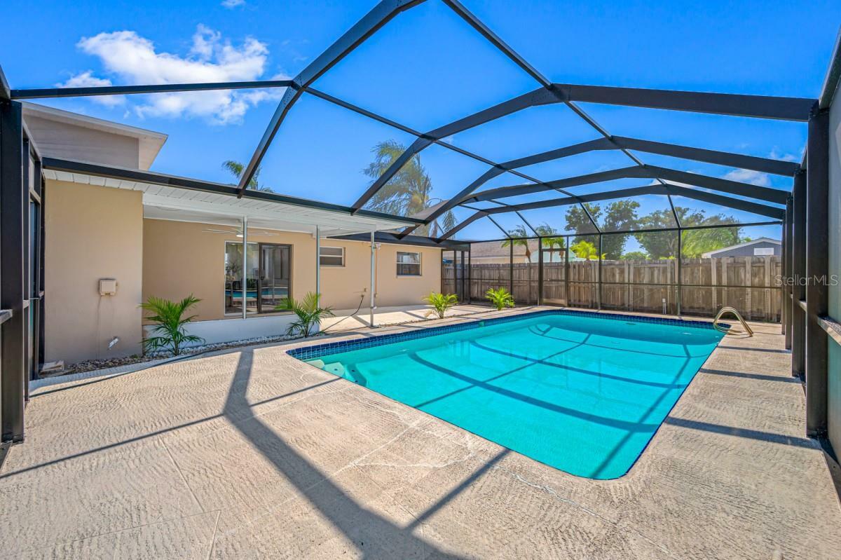 Property Photo:  1802 Ironwood Court W  FL 34677 