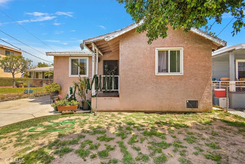 Property Photo:  456 Camulos Street  CA 90033 