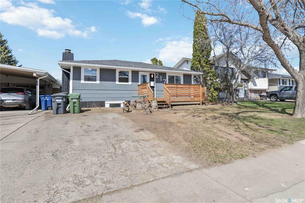 Property Photo:  217 Waterloo Crescent  SK S7H 4G4 