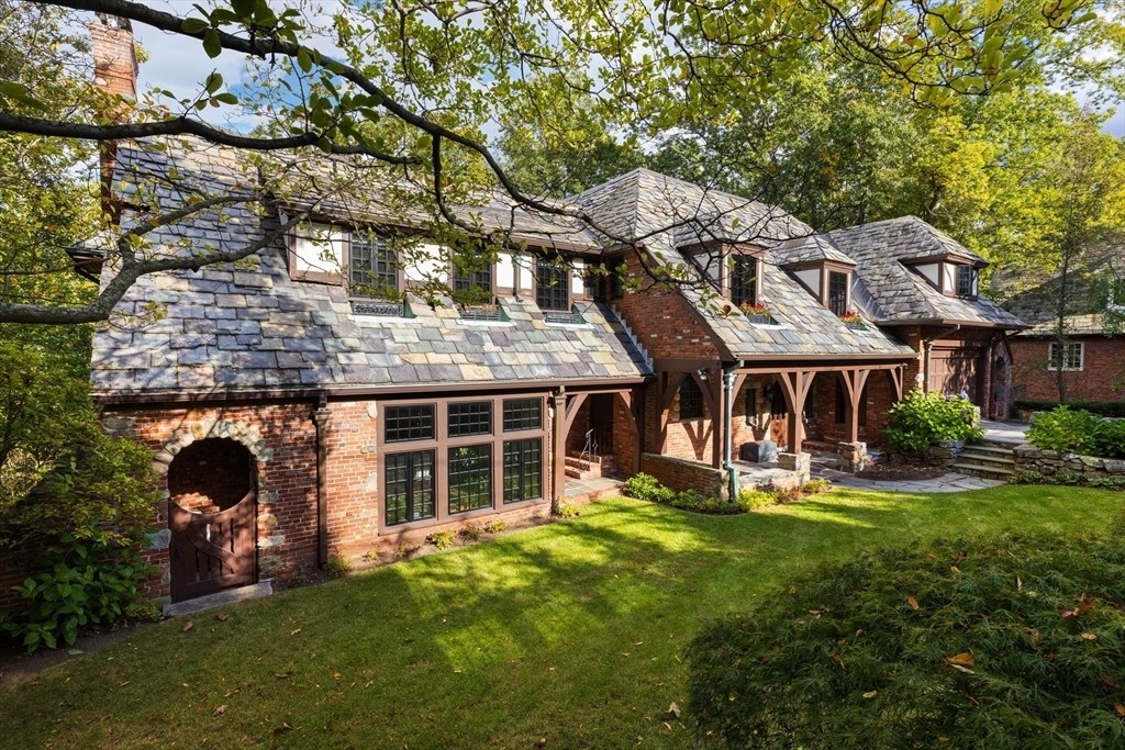 Property Photo: 116 Chestnut Hill Rd MA 02467