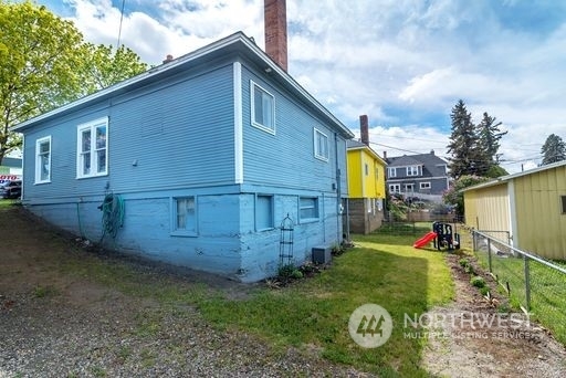 Property Photo:  709 N Water Street  WA 98926 