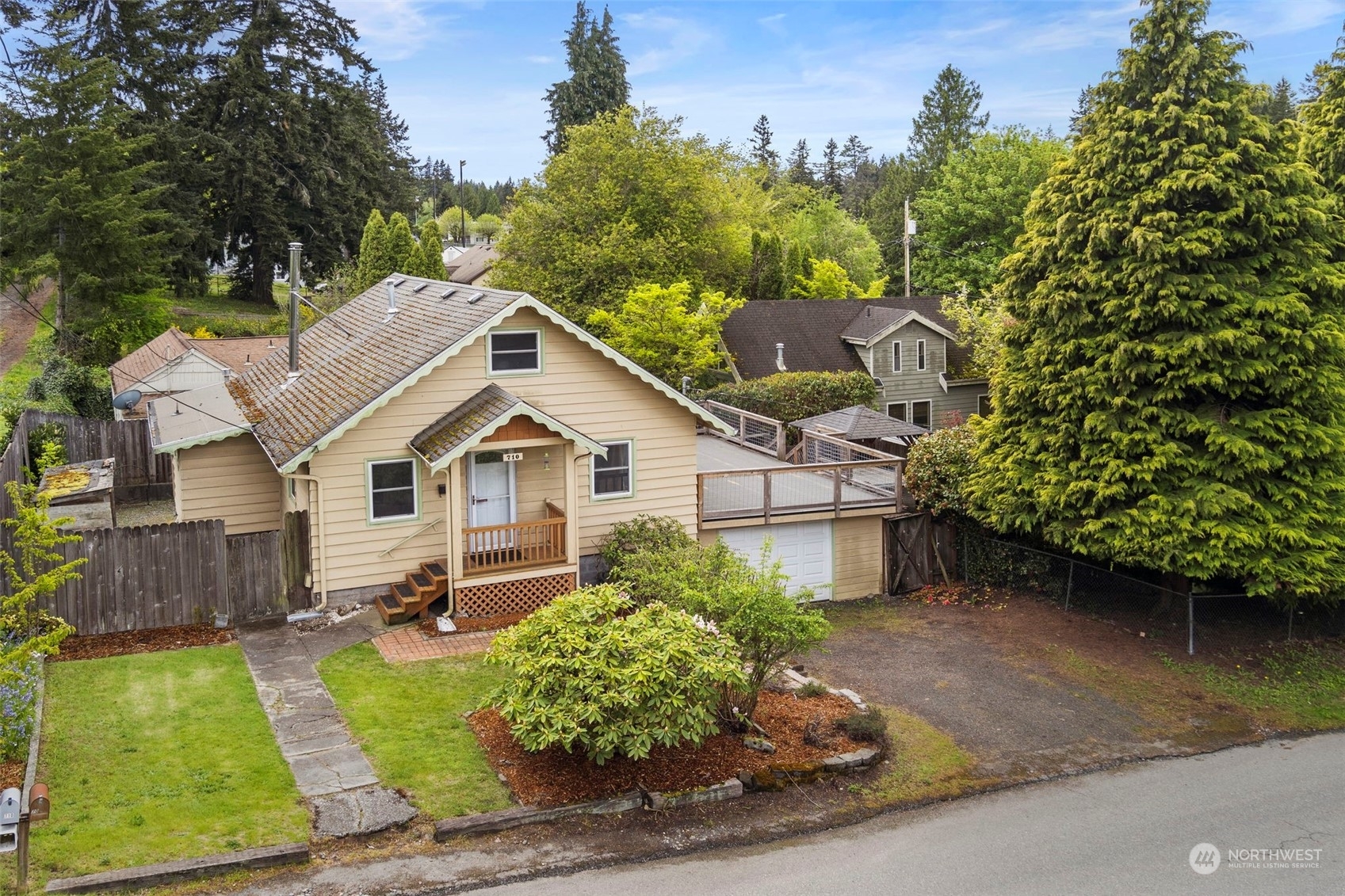 Property Photo:  710 Smith Street  WA 98366 