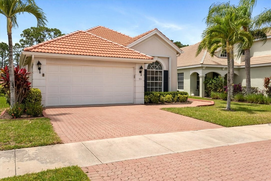 Property Photo:  715 SW Munjack Circle  FL 34986 