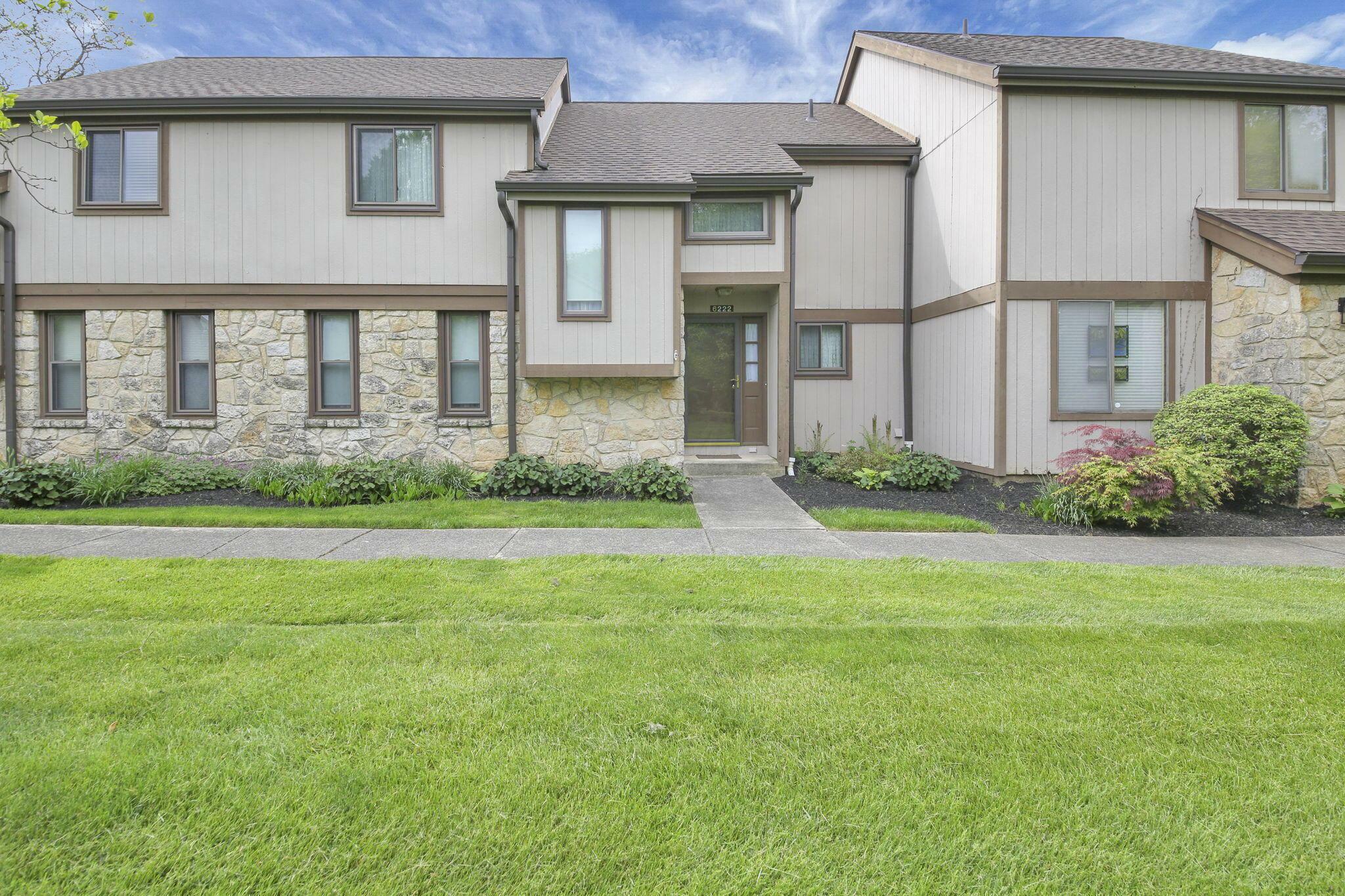 Property Photo: 6222 Roxburgh Court OH 43213