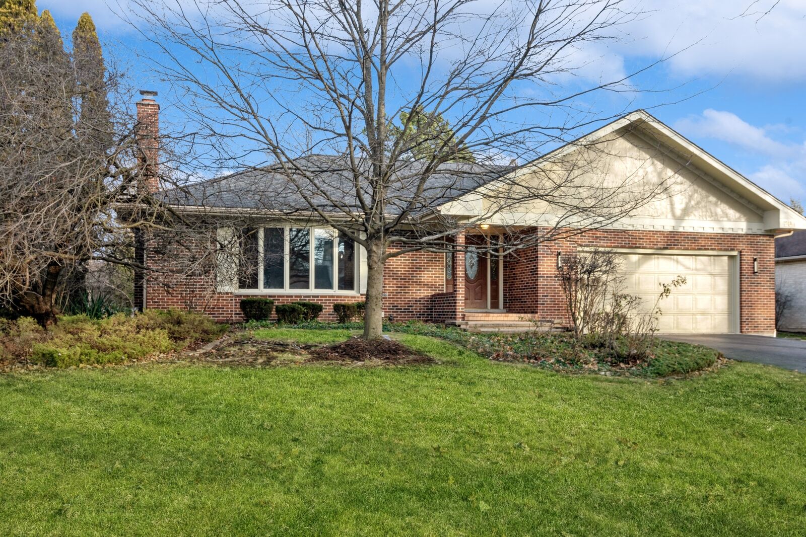 Property Photo:  201 Bridle Path Circle  IL 60523 