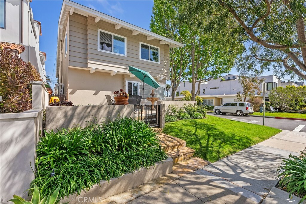 Property Photo:  500 Larkspur Avenue  CA 92625 