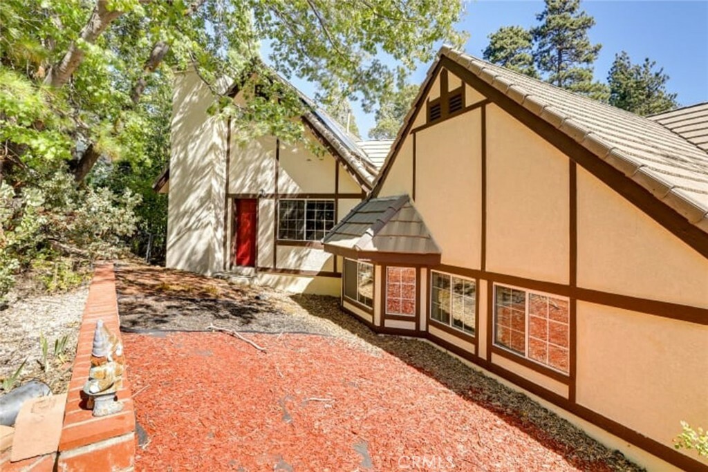 Property Photo: 196 Hillcrest Court CA 92352