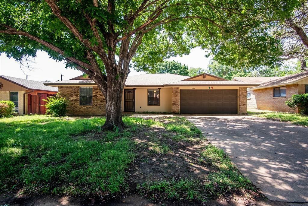 Property Photo: 1933 Covey Court TX 75060