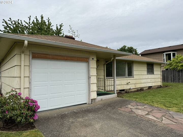 1097 W 18th Pl  Eugene OR 97402 photo