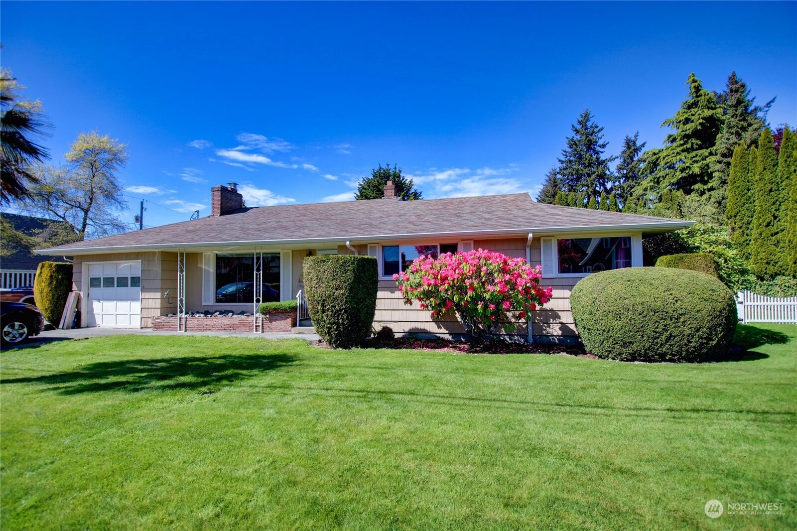 Property Photo:  617 W Blackburn Road W  WA 98273 