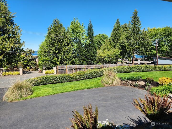 House for sale in Edmonds 8498 Talbot Road, Edmonds, WA 98026