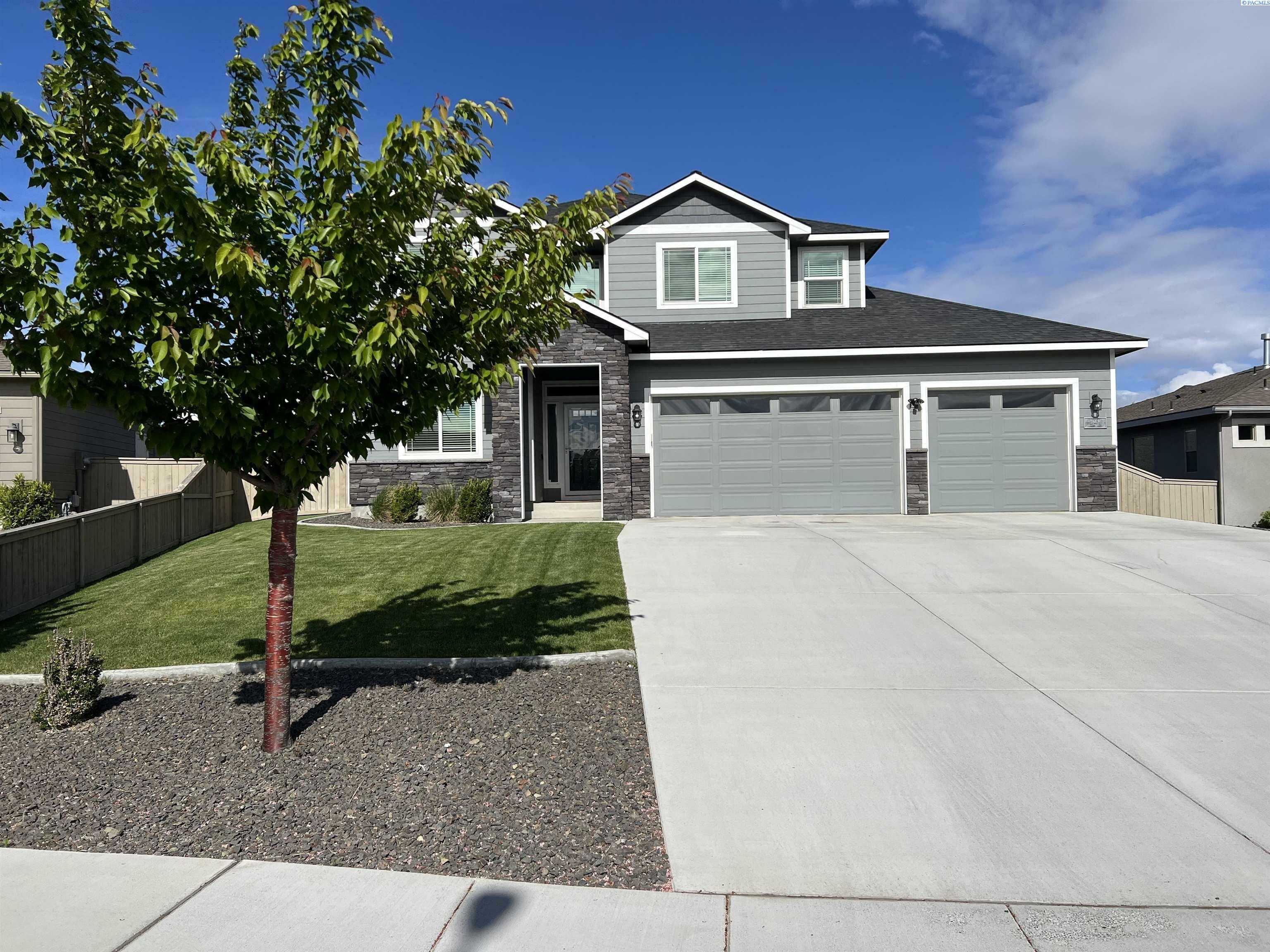 Property Photo:  987 Cayuse Drive  WA 99352 