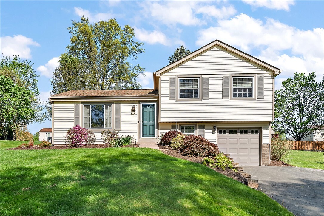 Property Photo:  209 Partridge Run Road  PA 15044 