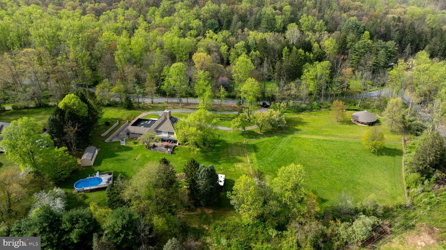 Property Photo:  15 Dead End Road  PA 17543 