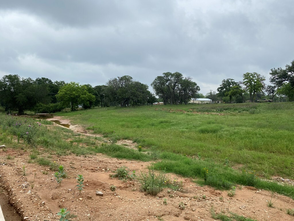 Property Photo:  960 Eagle St  TX 78624 